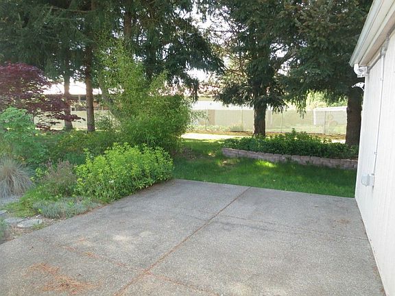 3rd image of 542 NW Silver Meadow Ln