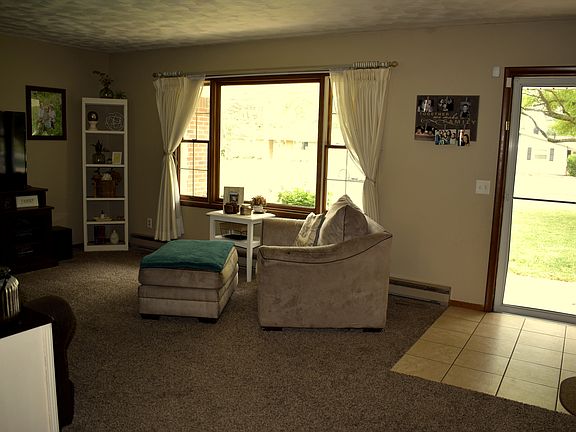 2nd image of 407 Parkwood Dr