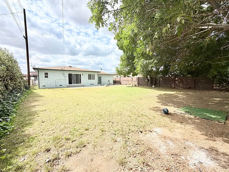1514 N Hacienda Blvd — Photo 3