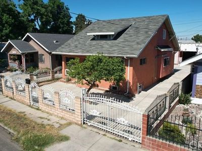 5854 Woodlawn Ave, Los Angeles, CA, 90003