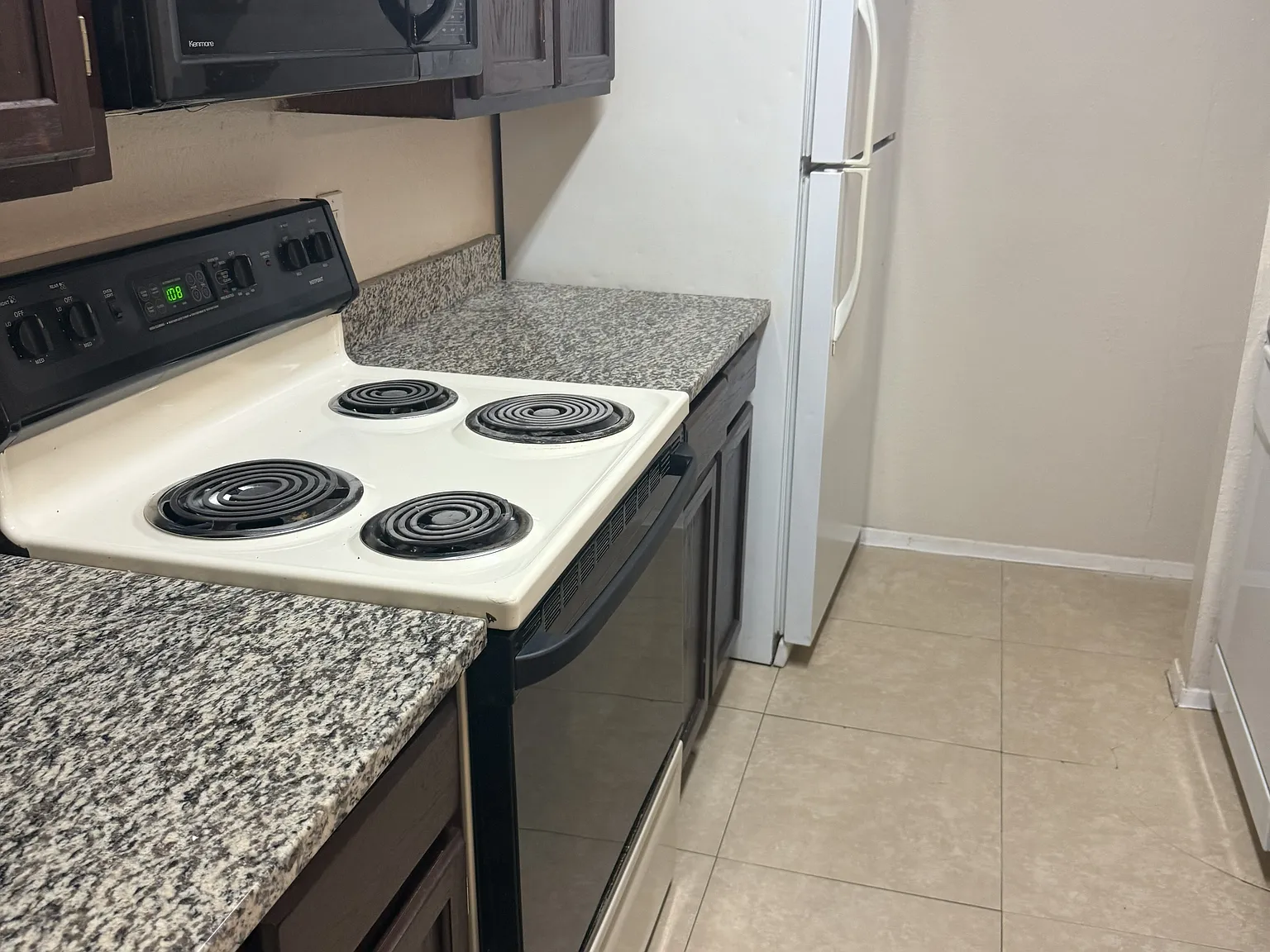 9621 Walnut St — Photo 2