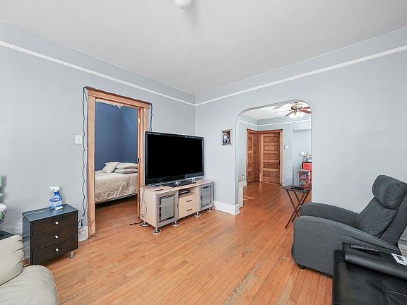 4th image of 1331 S 49th Ave