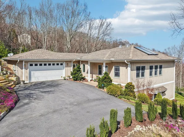 14 Chandra Ln, Clyde, NC 28721