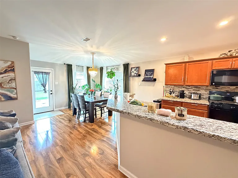 1807 Emerson Ridge Dr — Photo 14