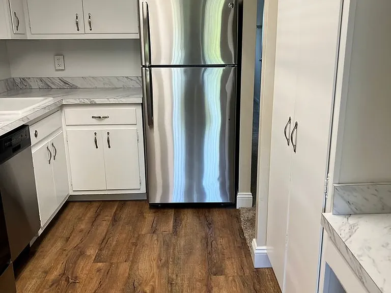 Robin Hood Apartments — Photo 10