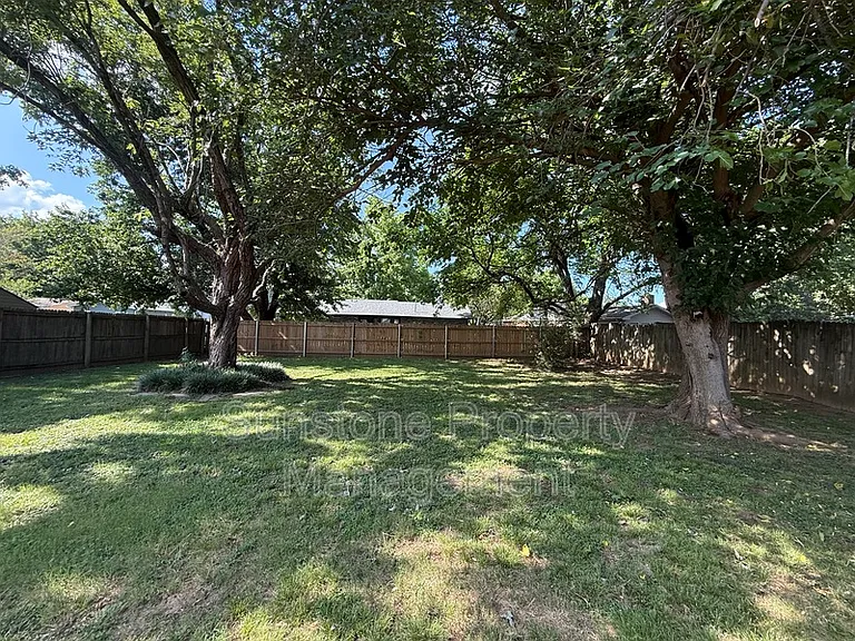 308 W Austin St — Photo 11