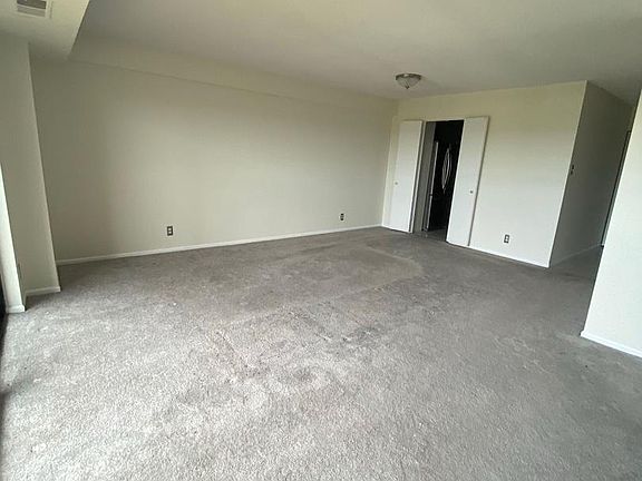 2nd image of 205 Yoakum Pkwy Unit 1402