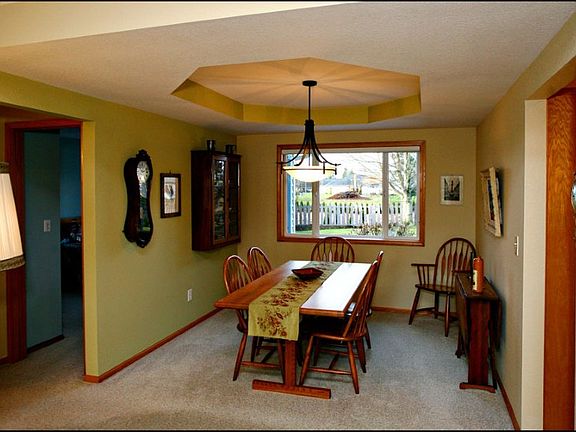 Dining has recessed ceiling.