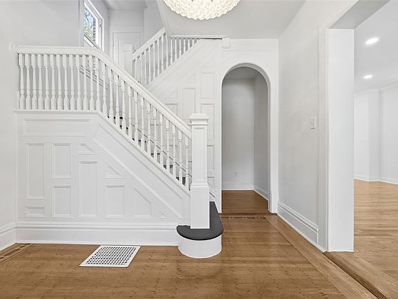 4th image of 232 Chadwick St