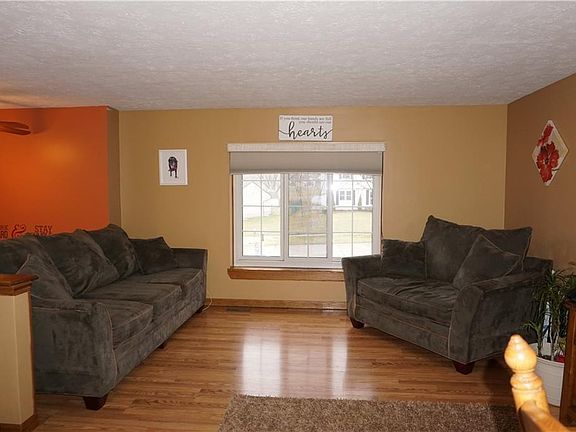 5th image of 576 Linden Dr