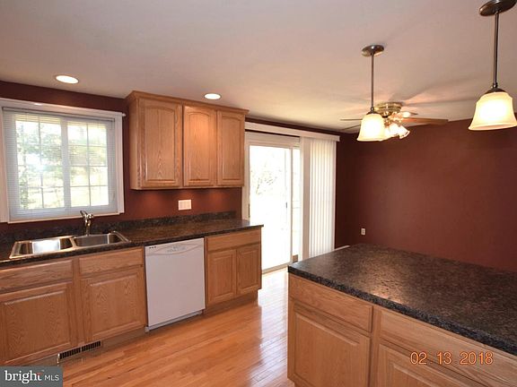 2nd image of 6 Lavelle Dr
