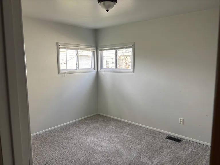 282 N Beverly Ave — Photo 7