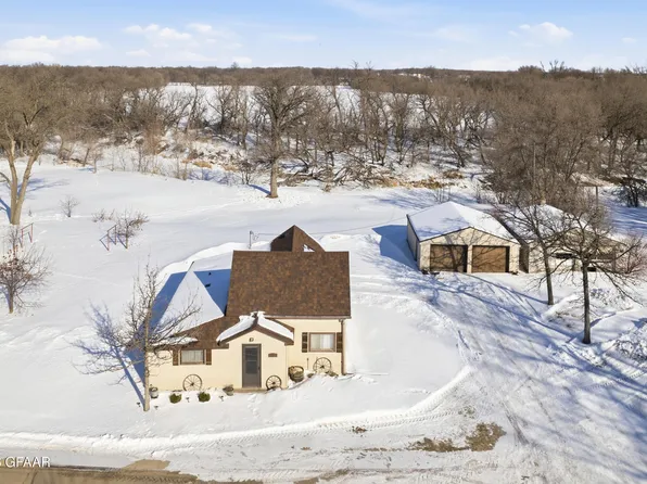 702 8th St, Manvel, ND 58256