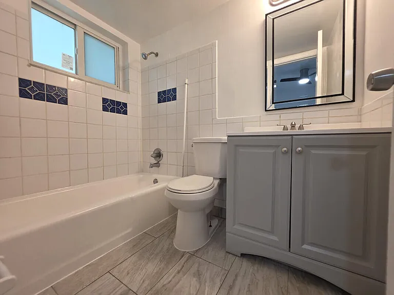 100 SW 9th St #103 — Photo 7