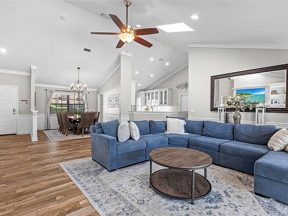 4th image of 807 RIVERBEND BOULEVARD