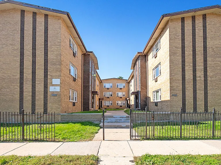 7818-7820 S Shore Dr — Photo 13