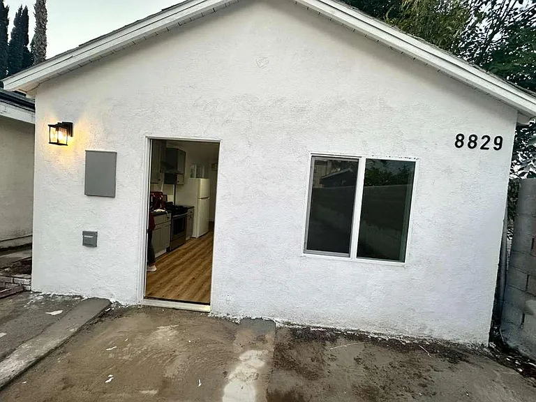 8829 Darby Ave — Photo 1