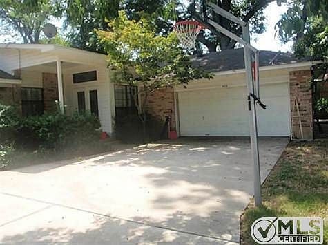 3rd image of 605 Wildgrove Dr