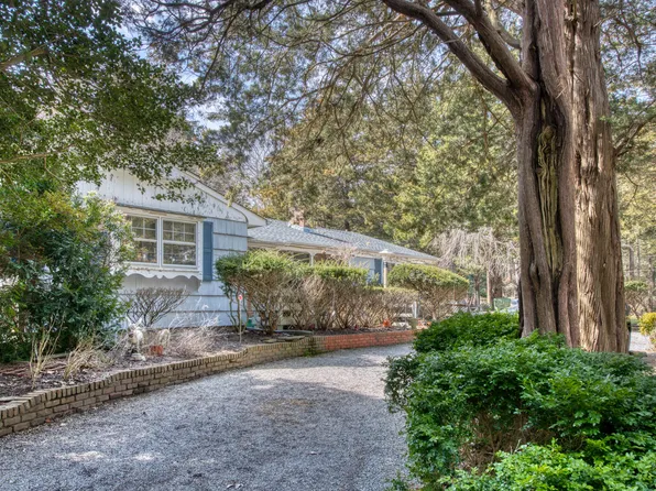 126 Norfolk Dr, East Hampton, NY 11937