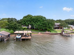 305 Rock And Roll Ln, Mabank, TX 75156