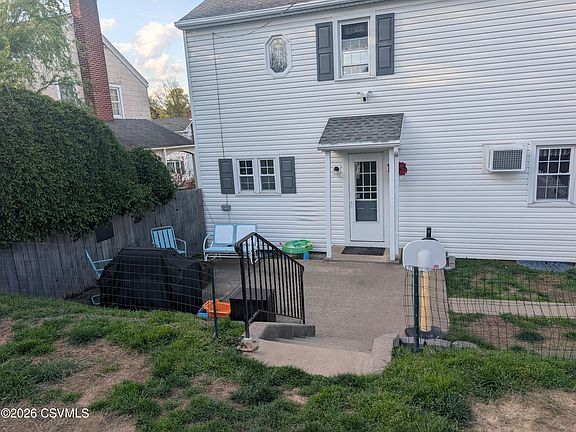 5th image of 1061 Packer St