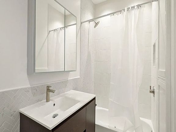 2nd image of 946 Vallejo St #1