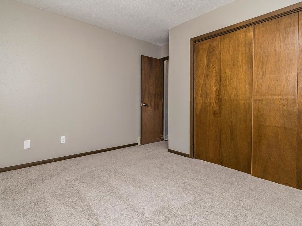 2nd image of 1241 Edgebrook Dr