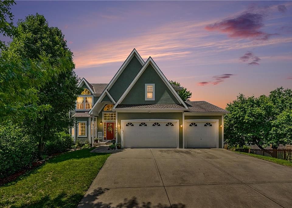 1st image of 905 Ash Dr