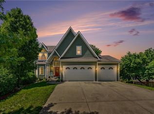 905 Ash Dr, Smithville, MO 64089