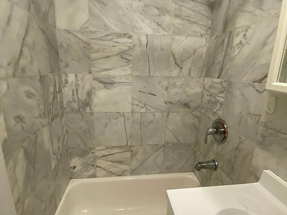 4th image of 221 E 32nd St APT 20