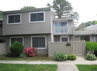 207 H Springmeadow Dr #H, Holbrook, NY 11741