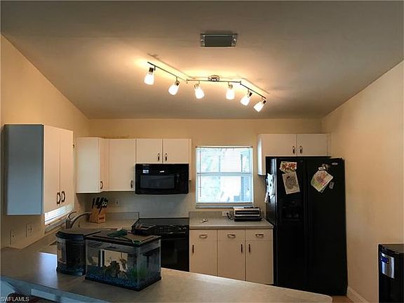 2nd image of 471 NE 3rd Pl