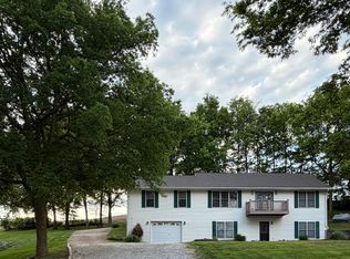 406 Cove Rd, Golden Eagle, IL 62036