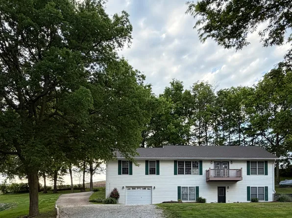406 Cove Rd, Golden Eagle, IL 62036