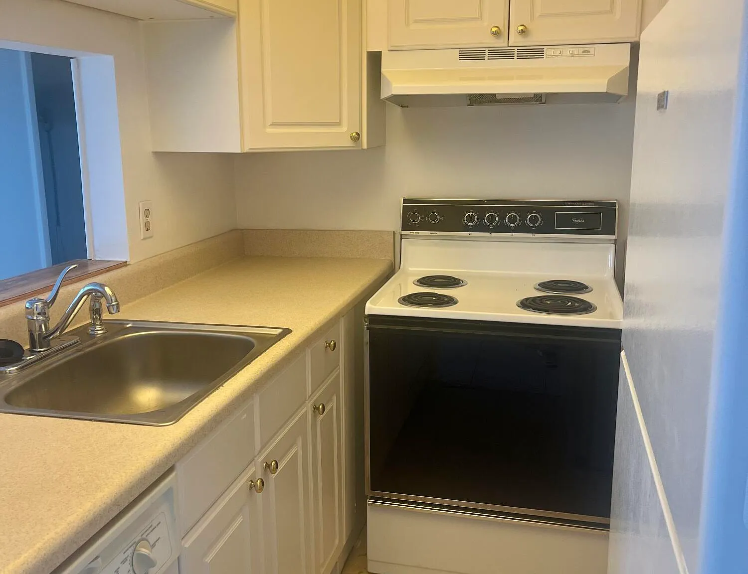 2 bed, 2.0 bath, 735 sqft, $1,700 — Photo 2