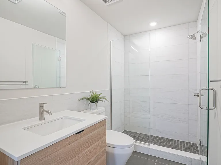 209 Vine — Photo 10