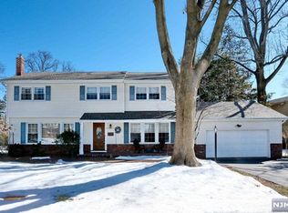9 Sturms Pl, Park Ridge, NJ 07656