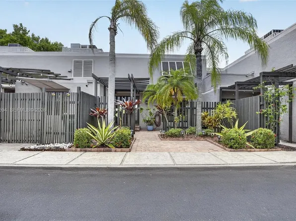 11254 NW 15th Ct, Pembroke Pines, FL 33026