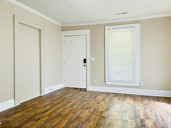 4th image of 213 Pryor St