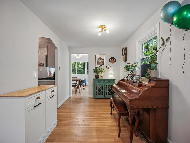 59 Delmar Ave — Photo 8