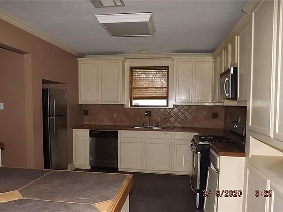 3rd image of 920 Warren Ave