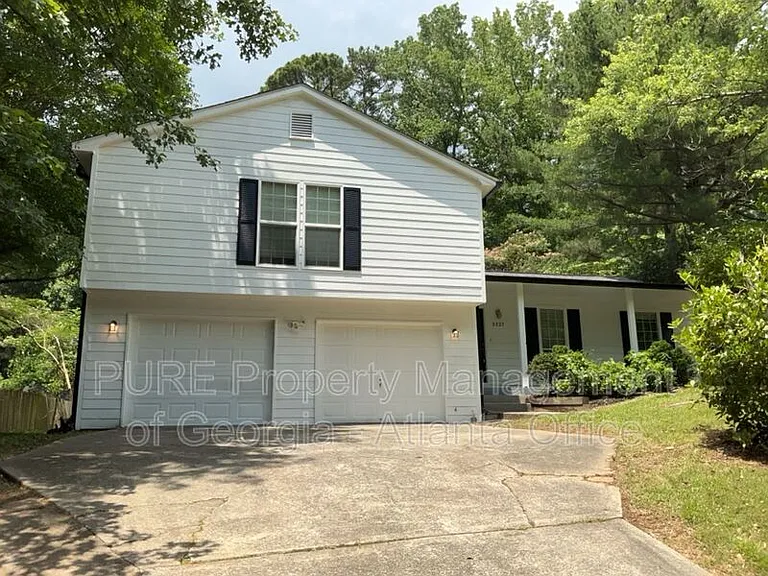 3227 Stonewall Dr NW — Photo 1