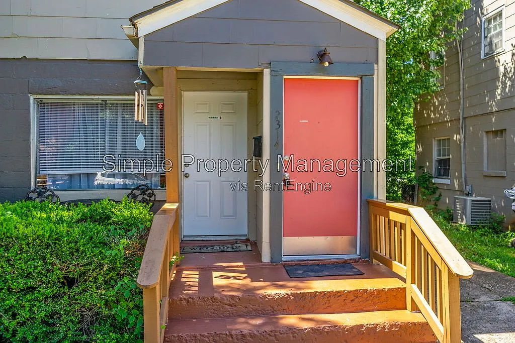 2 bed, 1.0 bath, 702 sqft, $850 — Photo 2