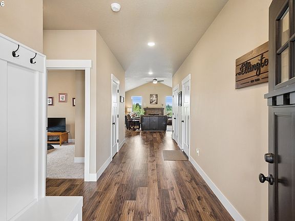 3rd image of 3146 NE Samson Ave