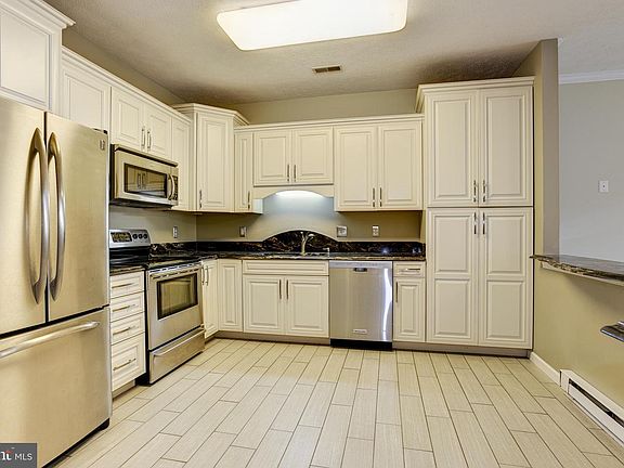 4th image of 304 Sunbrook Ln #129