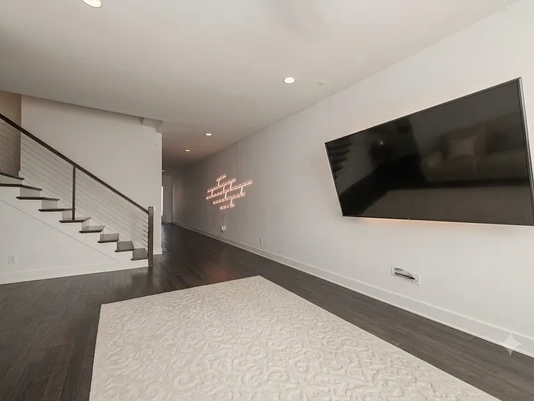 420B 37th Ave N — Photo 17