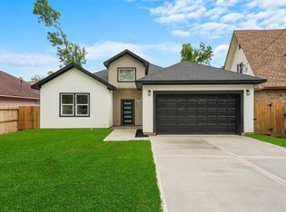 8233 Sterlingshire St, Houston, TX 77078