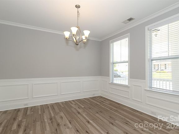 4th image of 1020 Dunwoody Dr
