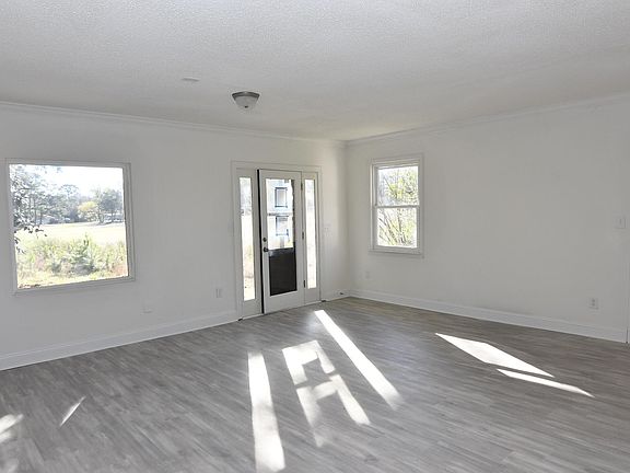 4th image of 703 W Main St