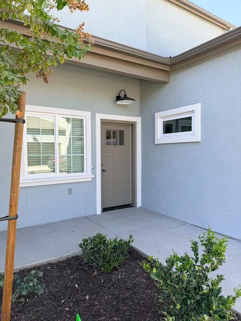 295 Champion Street - Unit B — Photo 2